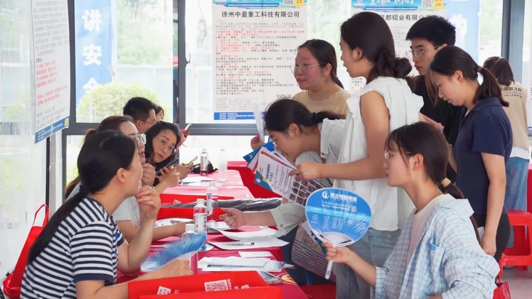 徐州市總工會舉辦2025年進高校專場招聘會