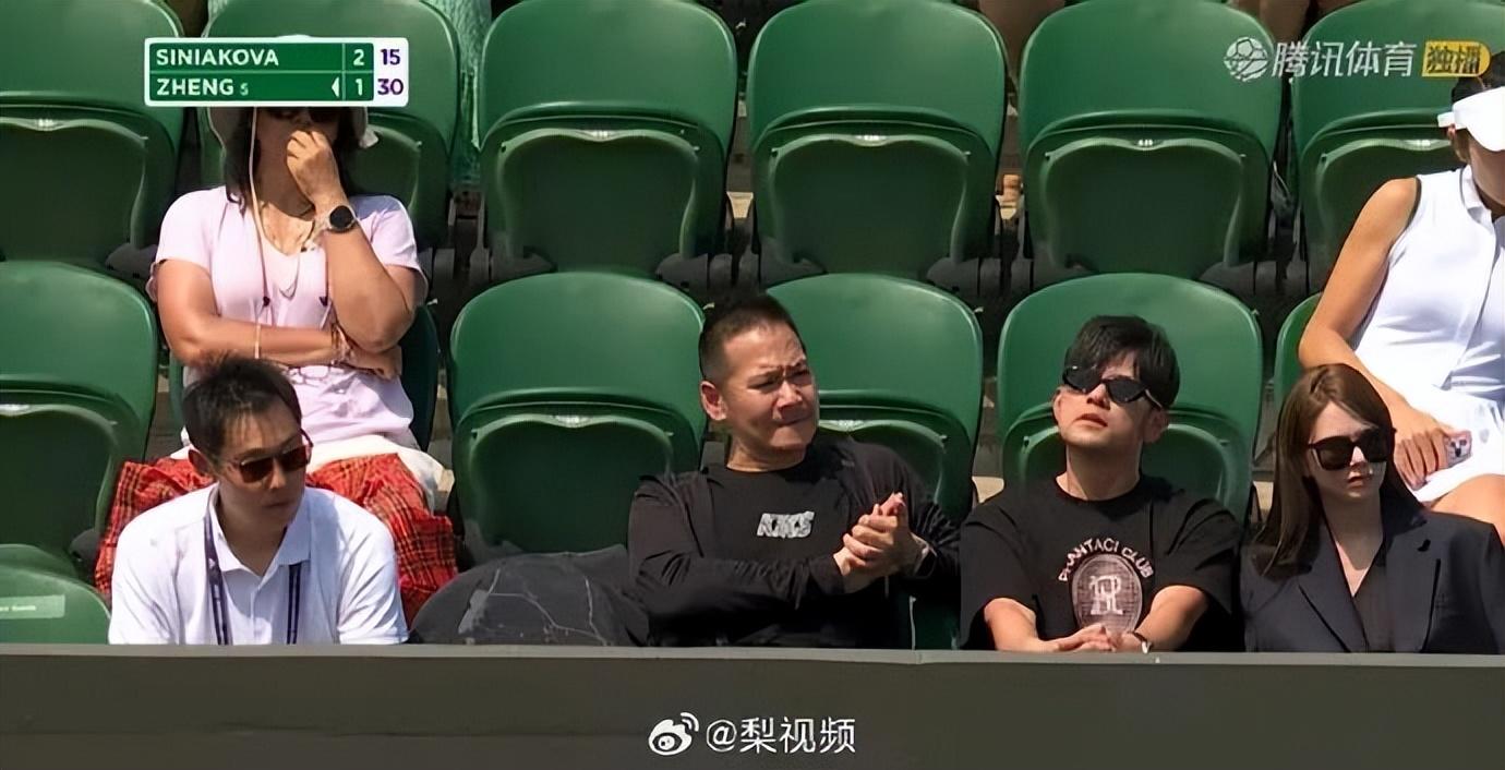 溫網首輪,周杰倫觀戰鄭欽文比賽
