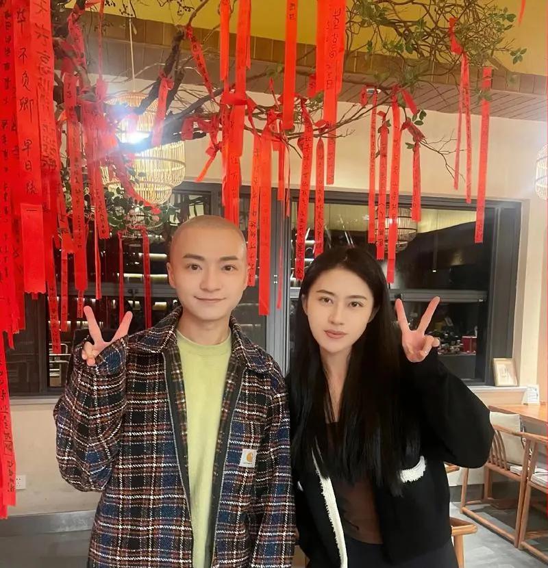 千萬(wàn)粉絲網(wǎng)紅毛光光發(fā)視頻宣布解約