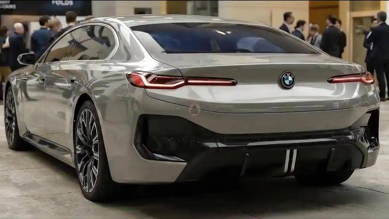 2026款寶馬7系曝光,700km續航+400kW V8,旗艦全面進化