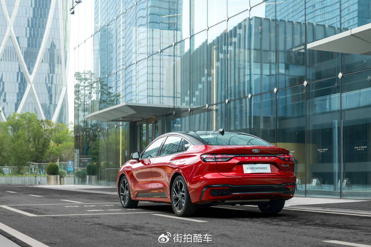 頂配售價(jià)19.98萬元,福特新蒙迪歐拉高同級(jí)性能標(biāo)準(zhǔn)