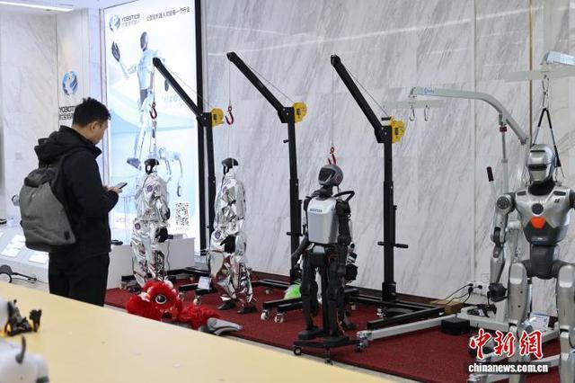 探訪山東首家機器人6S店