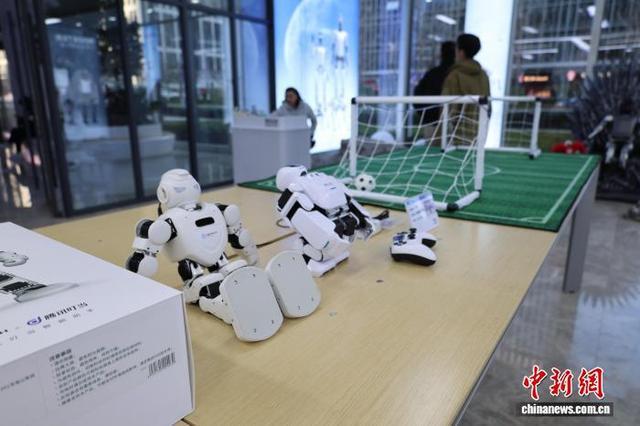 探訪山東首家機器人6S店